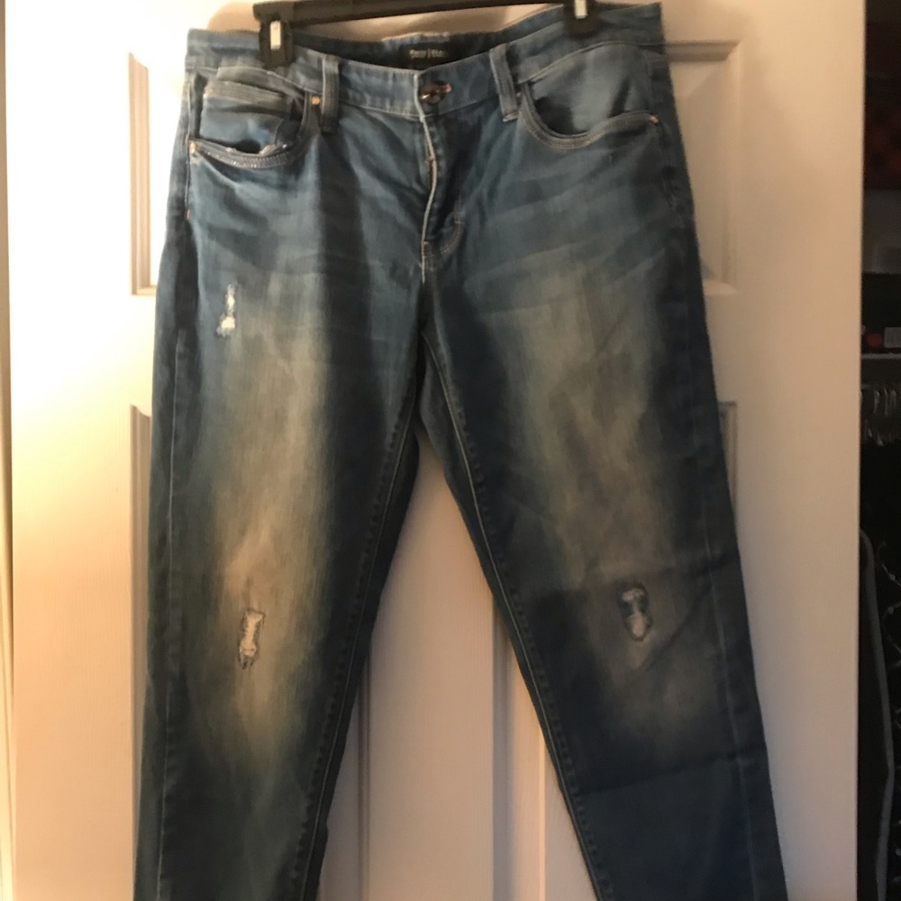 Whitehouse black market girlfriend  size 8 crops
